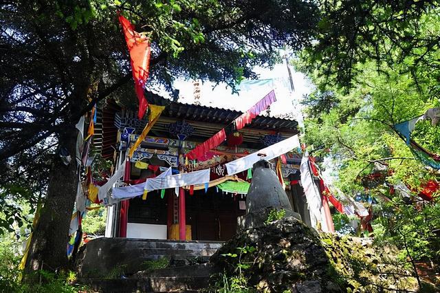 莲花山在哪里呢（甘肃莲花山国家森林公园山色碧如画）